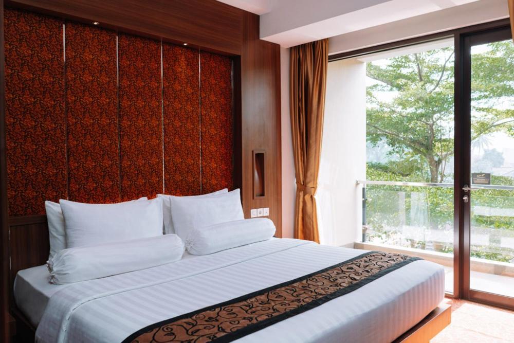 Anugrah Hotel Sukabumi Exterior photo