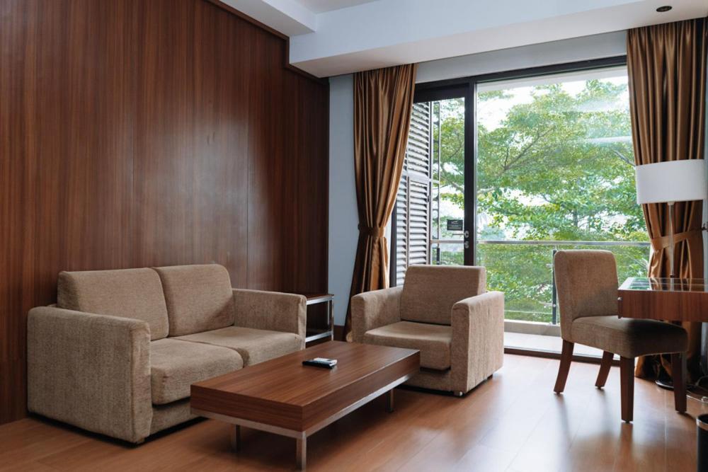 Anugrah Hotel Sukabumi Exterior photo