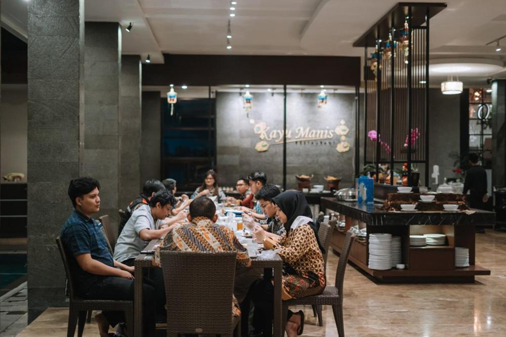 Anugrah Hotel Sukabumi Exterior photo